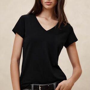 NWT Banana Republic V Neck Timeless Tee Shirt - Black